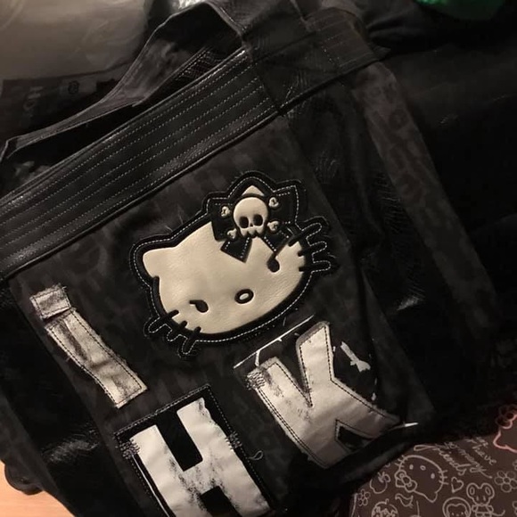 Hello Kitty Wallets and Bags 10$ each - Picture 6 of 7